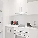 Near Eiffel Tower Luxurious 1 Bedroom Apartment With Free Netflix