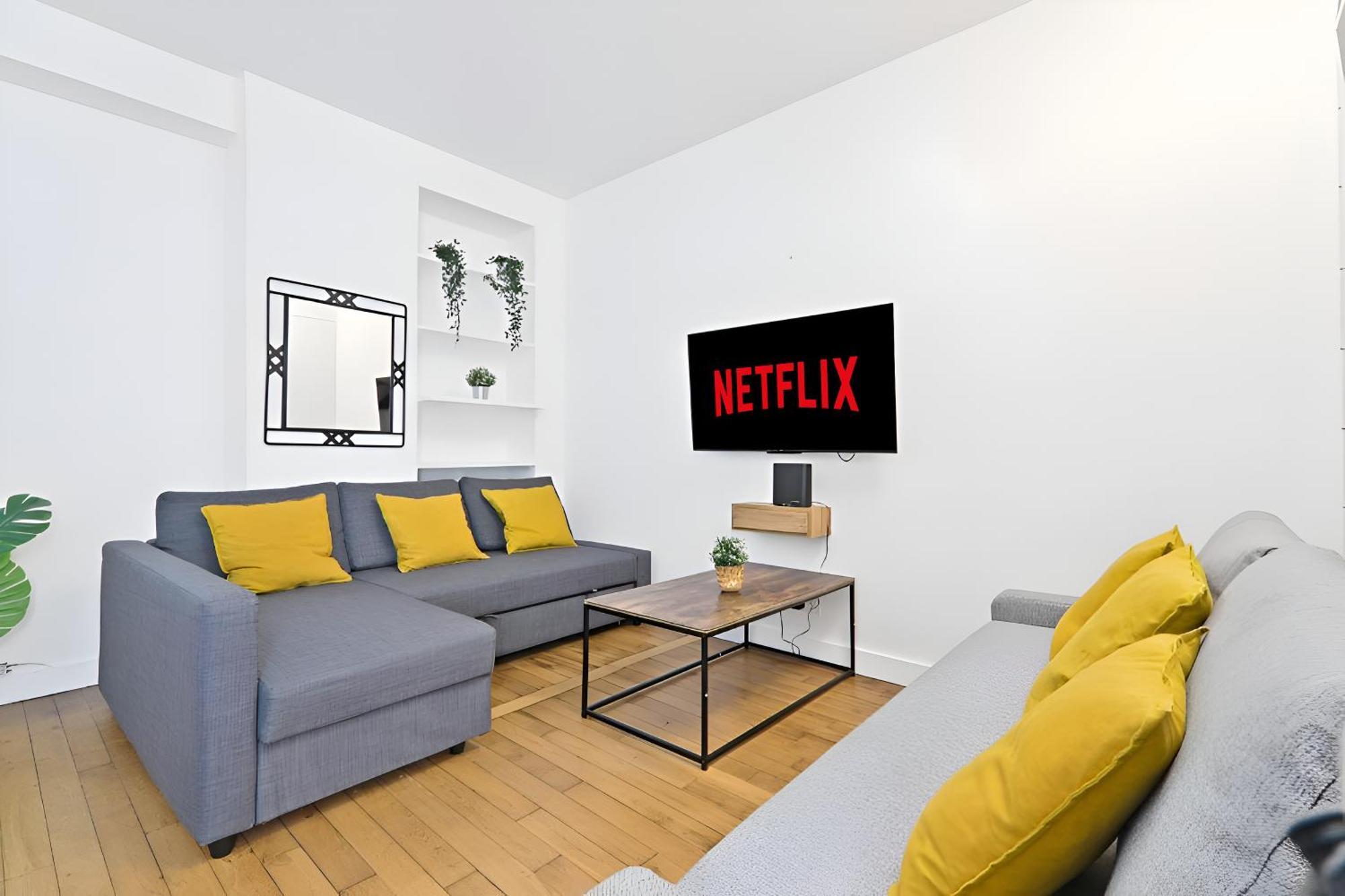 Near Eiffel Tower Luxurious 1 Bedroom With Free Netflix Appartamento Parigi